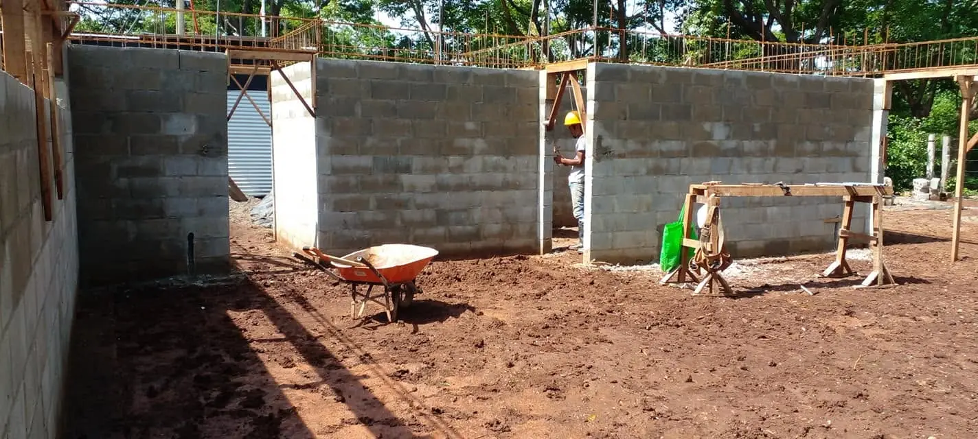 Cuadrilla de DENSPRODE trabajando en obra en Guanacaste