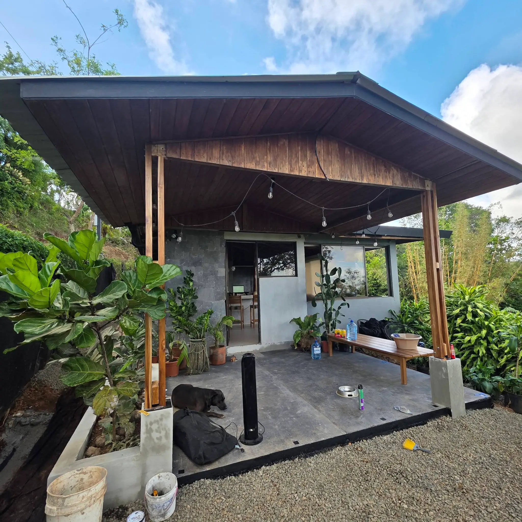 Proyecto terminado con cielo raso de madera en Nosara